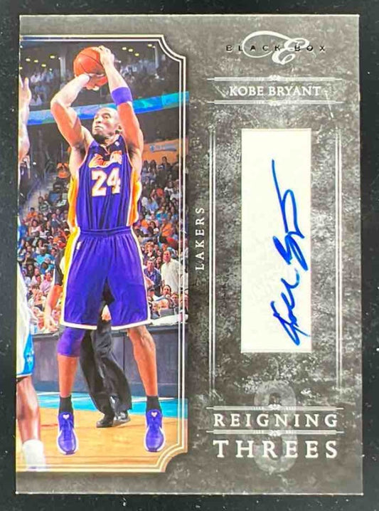 2010 Panini Elite Black Box Reigning Threes Signatures #1 Kobe Bryant Auto /99